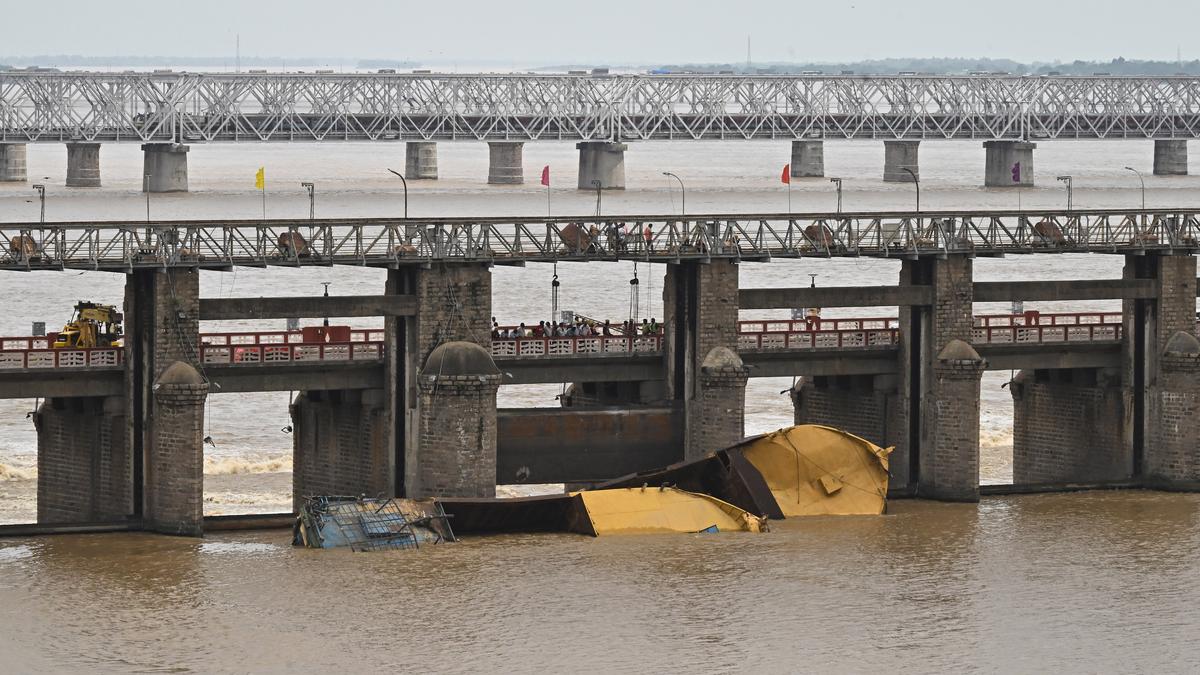 Owners of two boats that crashed into Prakasam Barrage arrested